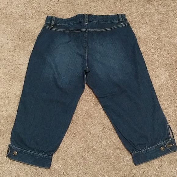 Denim Capri / Pedal Pusher - Picture 2 of 6